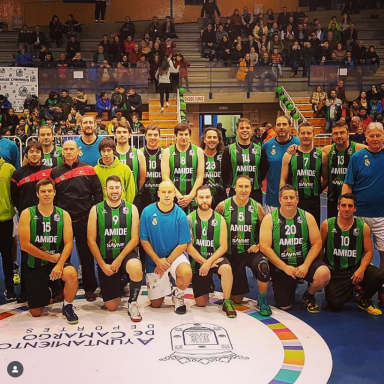 Partido de Navidad contra el Real Madrid Leyendas